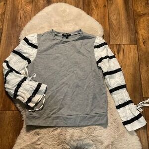 Lea & Viola Lounge Size Small Long Sleeve Top Eyelet Puff‎ Sleeve